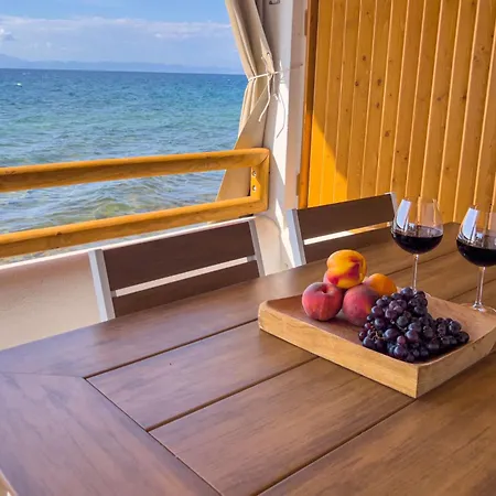 Lighthouse بيت للعطل *